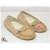Image 1 : PAIR OF MOCCASINS SIZE 8