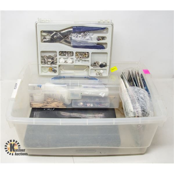 SMALL TOTE OF COSTUME BEADING, NOTION TOOLS AND