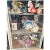 Image 2 : LARGE SHOWCASE FULL OF COLLECTIBLE DOLLS