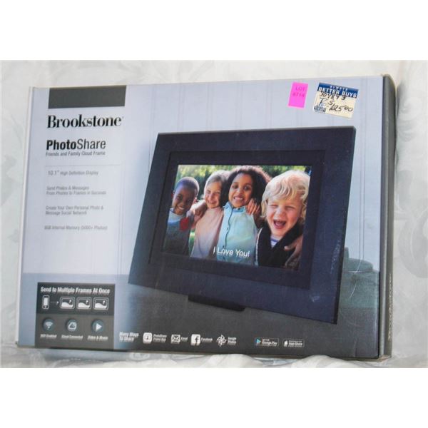 BROOKSTONE 10.1" PHOTOSHARE HD DIGITAL PHOTOFRAME
