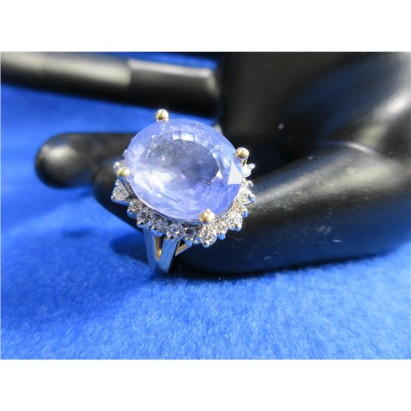 Lady's Ring with 18K Gold, Large Tanzanite Gem & Diamonds