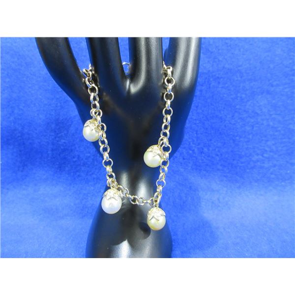 14K Gold Bracelet with Pearls & Diamonds Length is 7 1/2