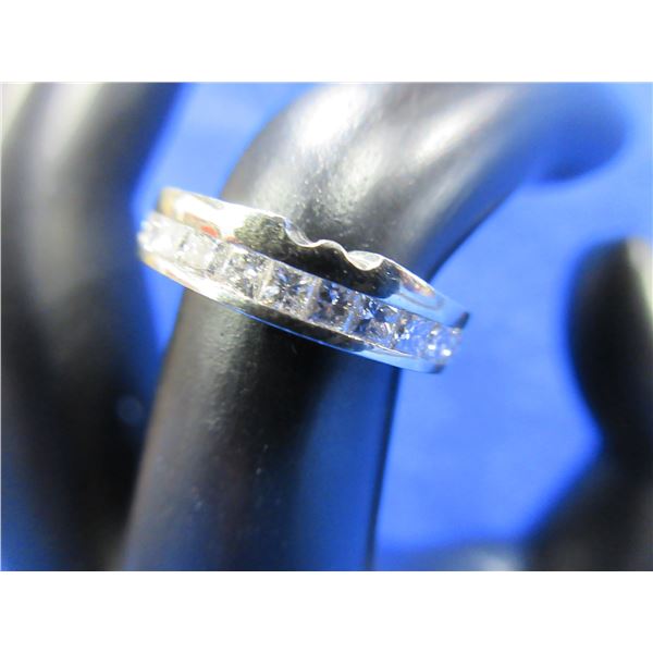 Lady's 18K White Gold Ring with 11 Diamonds