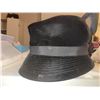 Image 2 : Vintage Hats & Accessories A