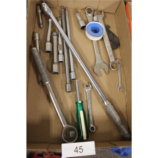 box of assorted tools 3/8" extensions