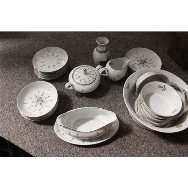 Plate set, carving knife and fork,