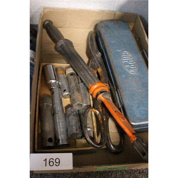 Nail puller / sockets etc