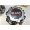 Image 3 : 3/4 ton Gmc 8 bolt hub caps