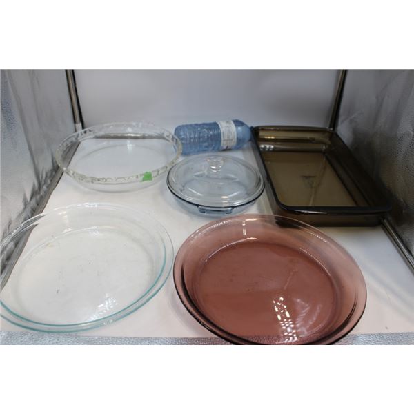 Pie plates, cake pan, casserole dish pyex