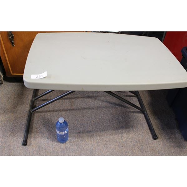 Foldable table