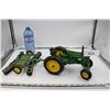 Image 1 : John Deere Model G Tractor and Model Disc