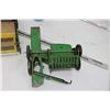 Image 2 : Vintage 1950's John Deere Equipment Harvester/
