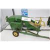 Image 3 : Vintage 1950's John Deere Equipment Harvester/
