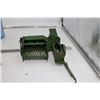 Image 9 : Vintage 1950's John Deere Equipment Harvester/