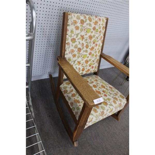 Vintage Rocking Chair In Very Good Condition