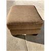 Image 14 : ARMCHAIR AND OTTOMAN; MATCHES LOVESEAT/PULL-OUT BED IN LOT #1