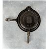 Image 1 : Favorite Piqua Ware No 8 Cast Iron Waffle Iron