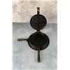 Image 6 : Favorite Piqua Ware No 8 Cast Iron Waffle Iron