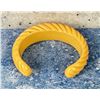 Image 3 : Carved Yellow Bakelite Bracelet