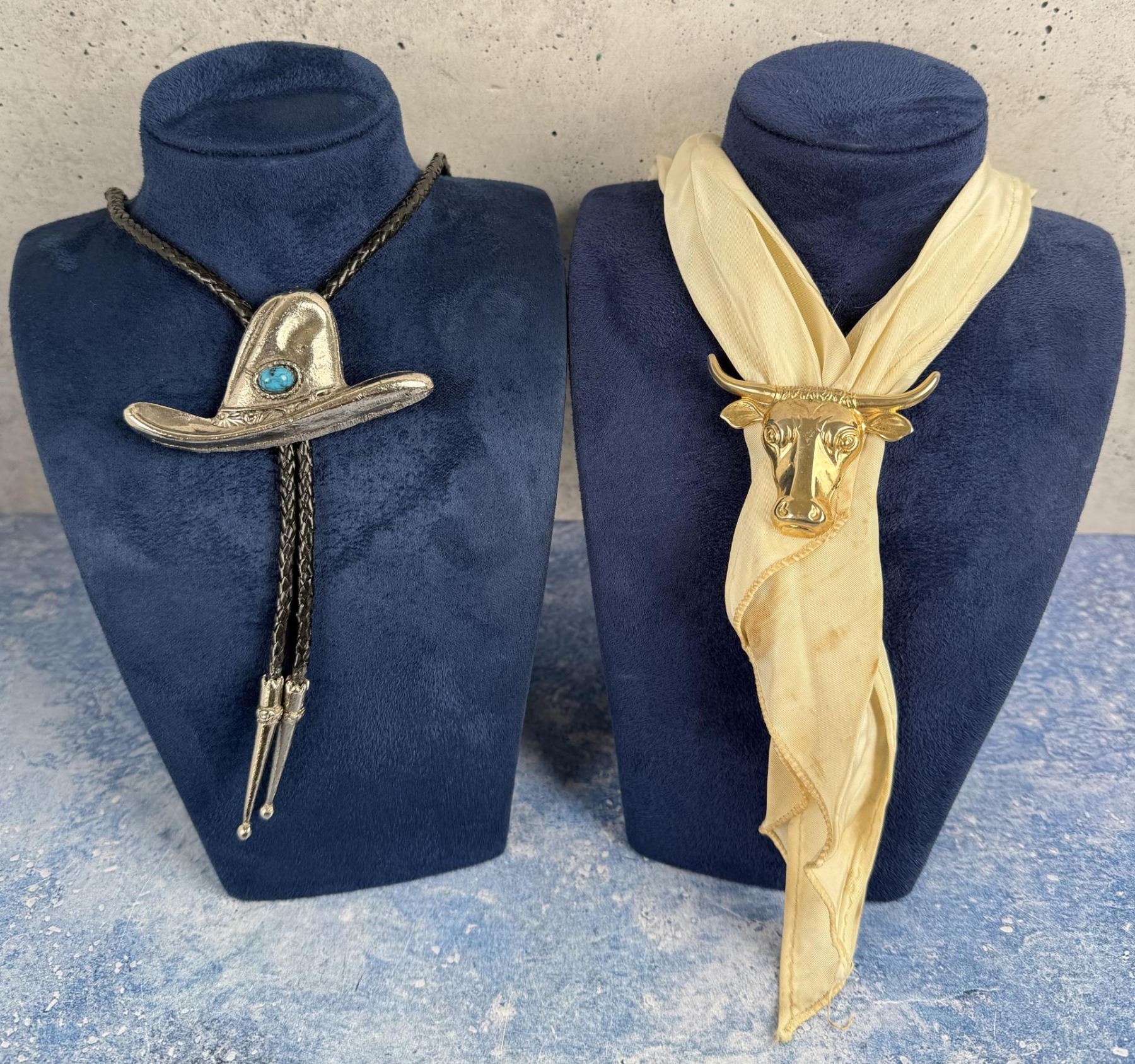 Vintage Western Shout Wolf Oval Bolo Tie also Stock in the US
