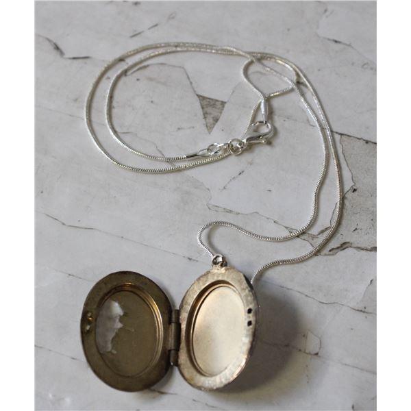 ESTATE SILVER LOCKET