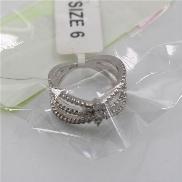 CHARMED AROMA MULTIPLE WHITE STONES SIZE 6