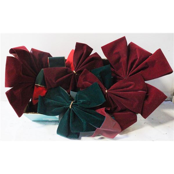 BOX OF GREEN AND RED CHRISTMAS BOWS