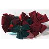 Image 1 : BOX OF GREEN AND RED CHRISTMAS BOWS