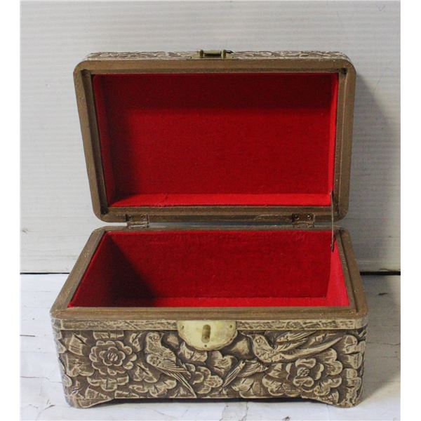 HAND CARVED BIRD JEWELRY/TRINKET WOODEN BOX