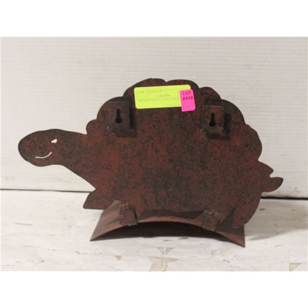 METAL TURTLE HOSE HOLDER