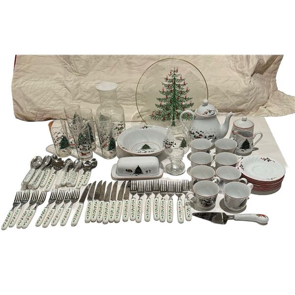 CHRISTMAS SERVING SET FOR 8 MISSING 1 SAUCER