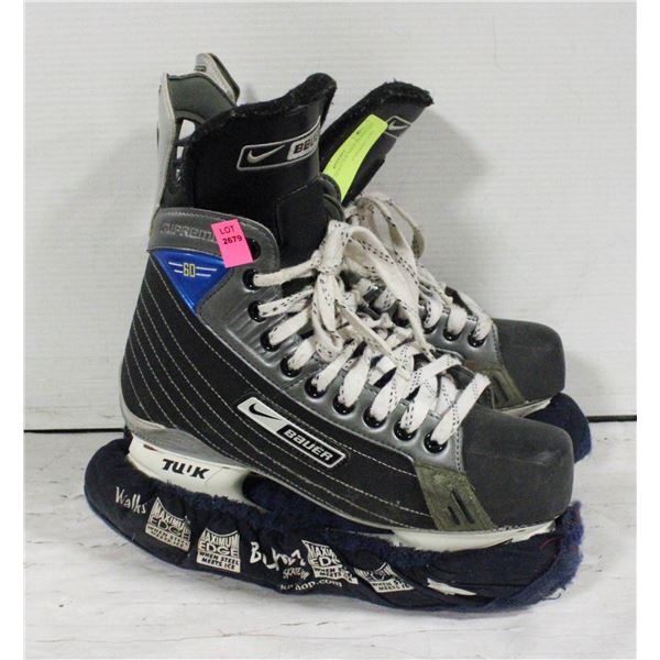 MENS SIZE 10 BAUER NIKE SUPREME HOCKEY