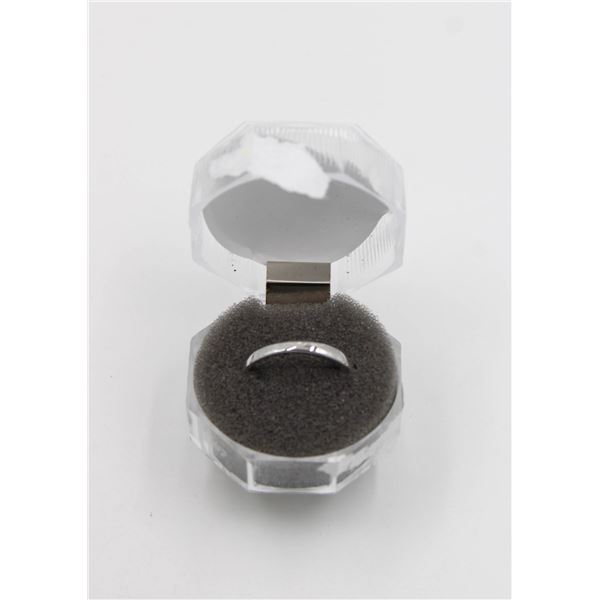 STERLING SILVER RING WITH CUBIC ZIRCONIA