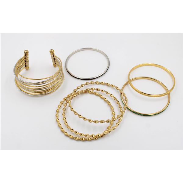 BAG OF VINTAGE BRACLETS