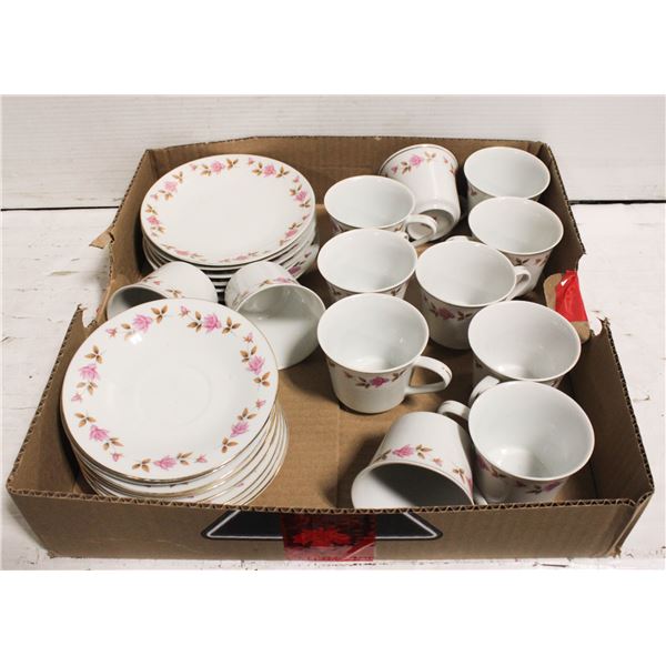 26 PC TEA AND CHINA SET