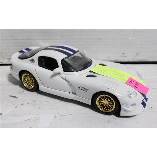 MAISTO 1:24 SCALE DIECAST DODGE VIPER