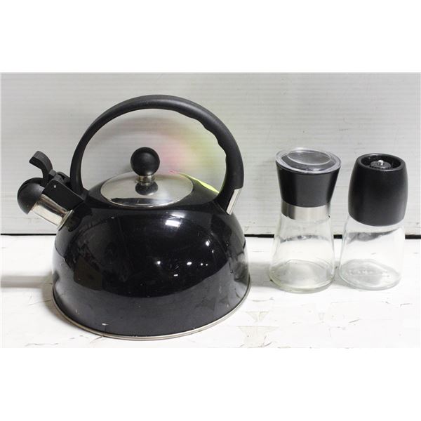 SALT/PEPPER GRINDER WITH KETTLE