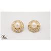 Image 1 : OSCAR DE LA RENTA CLIP ON EARRINGS