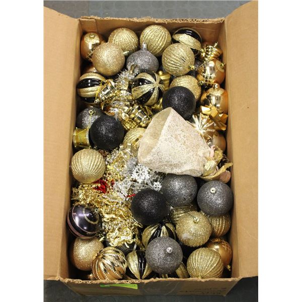 BOX BLACK AND GOLD XMAS TREE ORNAMENTS