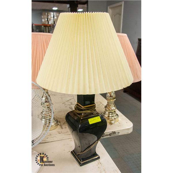 TABLE LAMP 29"