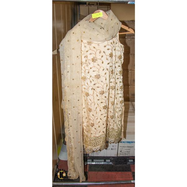 CREAM AND GOLD INDIAN LADIES KAMEEZ PANT