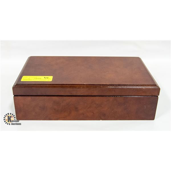 MIRRORED WOOD JEWELLERY BOX WITH PINS,