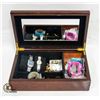 Image 2 : MIRRORED WOOD JEWELLERY BOX WITH PINS,
