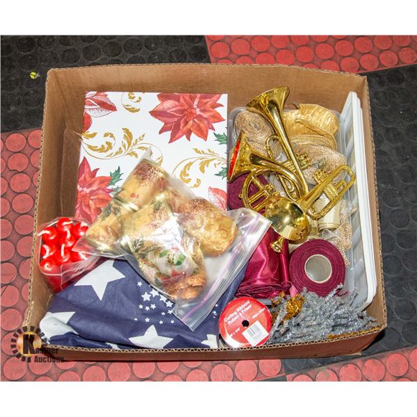 NEW 4-PIECE DECORATIVE CHRISTMAS CERAMIC