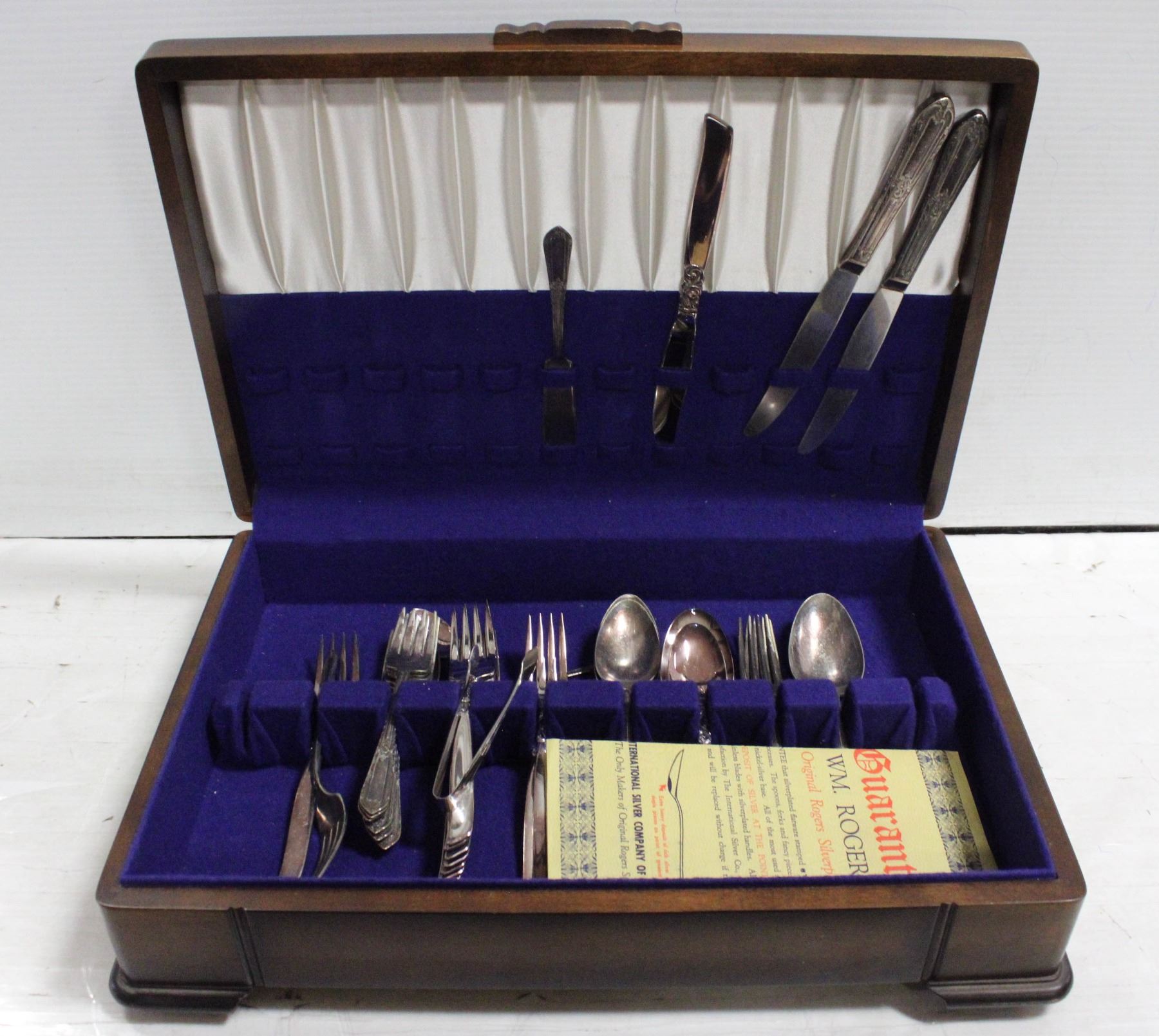 Sorted Silverware ASSORTED SILVERWARE SET W/ WOOD CASE