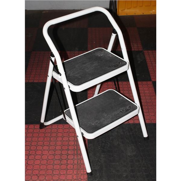 PORTABLE 2 STEP LADDER
