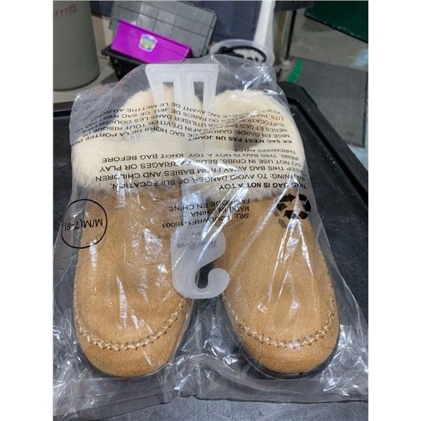Wind River Ladies Slippers Tan Size Medium 7-8