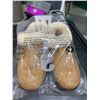 Image 1 : Wind River Ladies Slippers Tan Size Medium 7-8