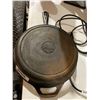 Image 3 : Lodge Seasoned Cast Iron Skillet 10.25in