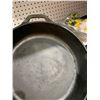 Image 4 : Lodge Seasoned Cast Iron Skillet 10.25in